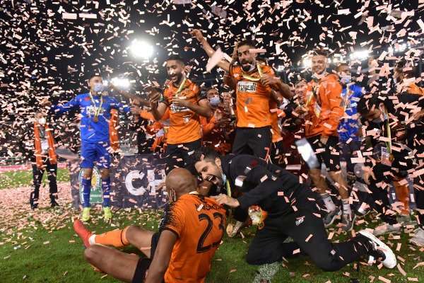 فرحة لاعبي بركان بالتتويج