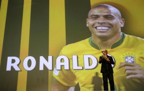 2011-02-142011-02-14t063552z_01_sin502_rtridsp_3_soccer-latam-brazil-ronaldo_reuters
