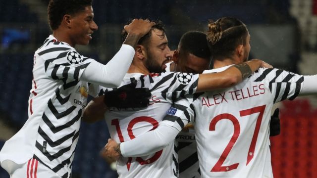 تيليس مع لاعبي مانشستر يونايتد