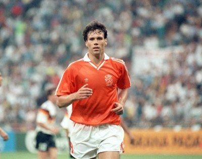 ماركو فان باستن في كأس العالم 1990 <br>  يأمل الآن كمدرب المنتخب أن يحقق البطولة