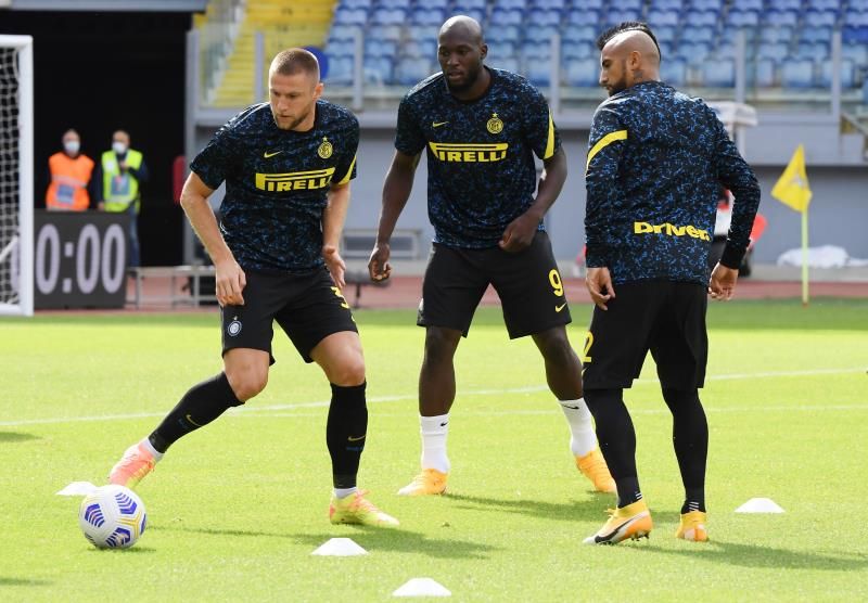 سكرينيار مع لوكاكو وفيدال