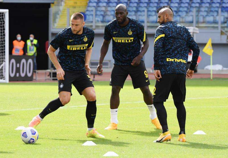 سكرينيار مع لوكاكو وفيدال