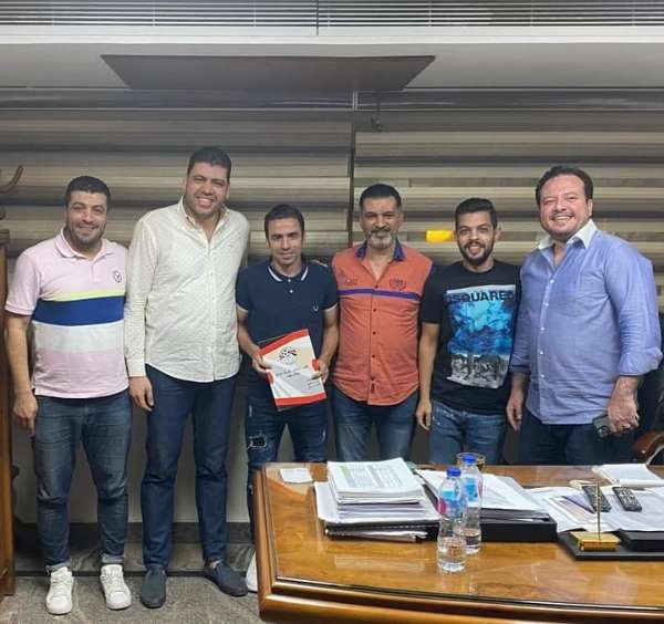 بعد توقيع العقود