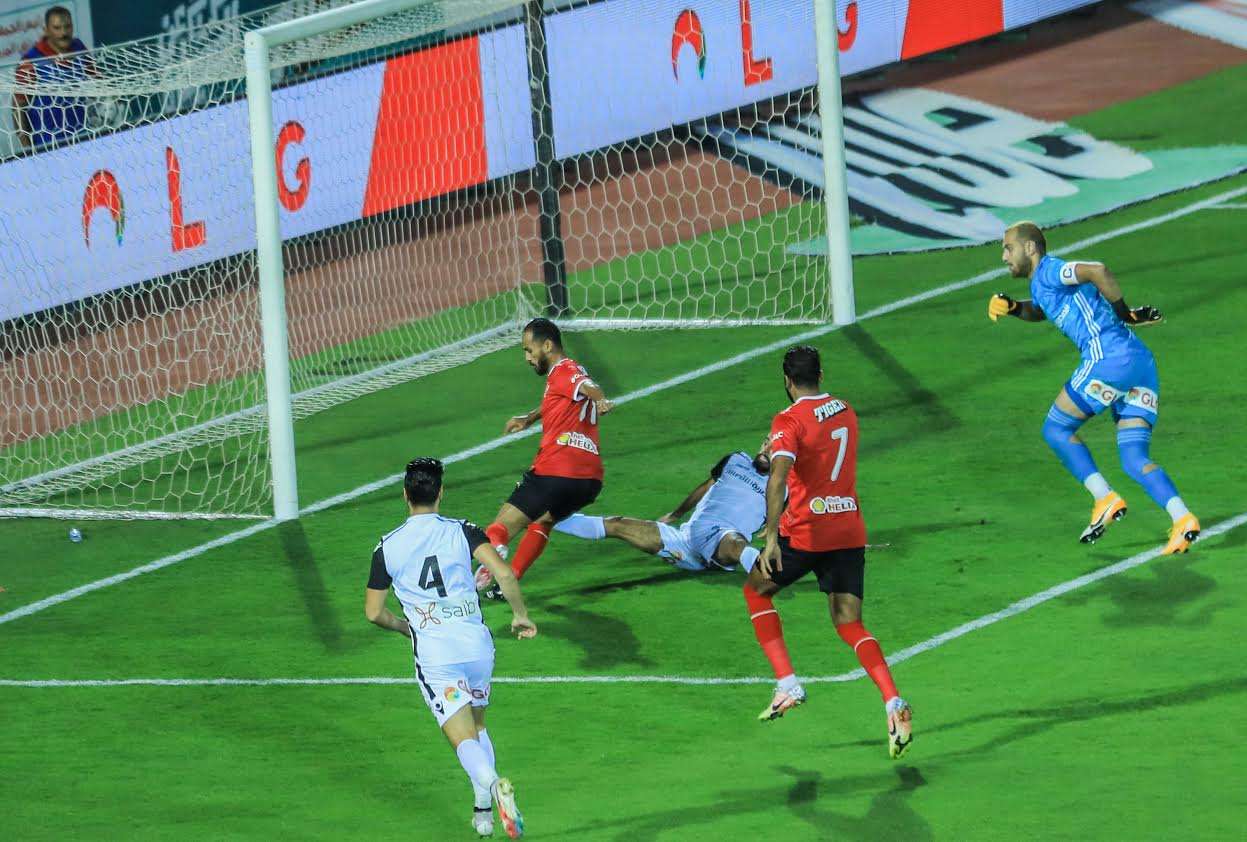 سليمان أثناء تسجيله الهدف