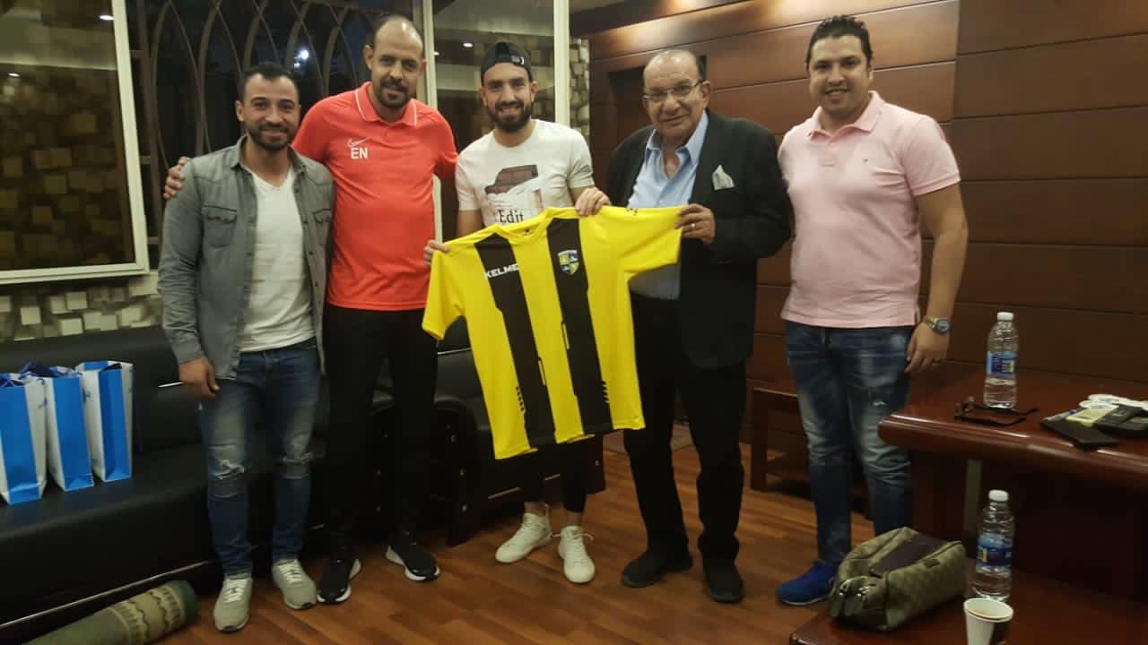 داوودا بعد توقيعه للمقاولون