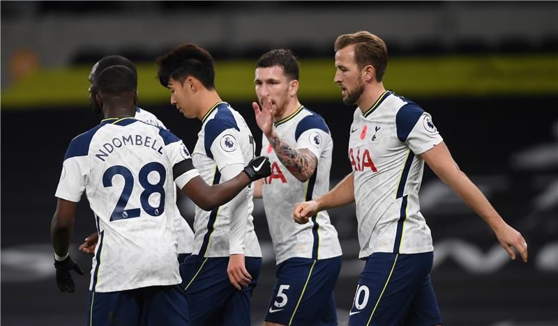 لاعبو توتنهام