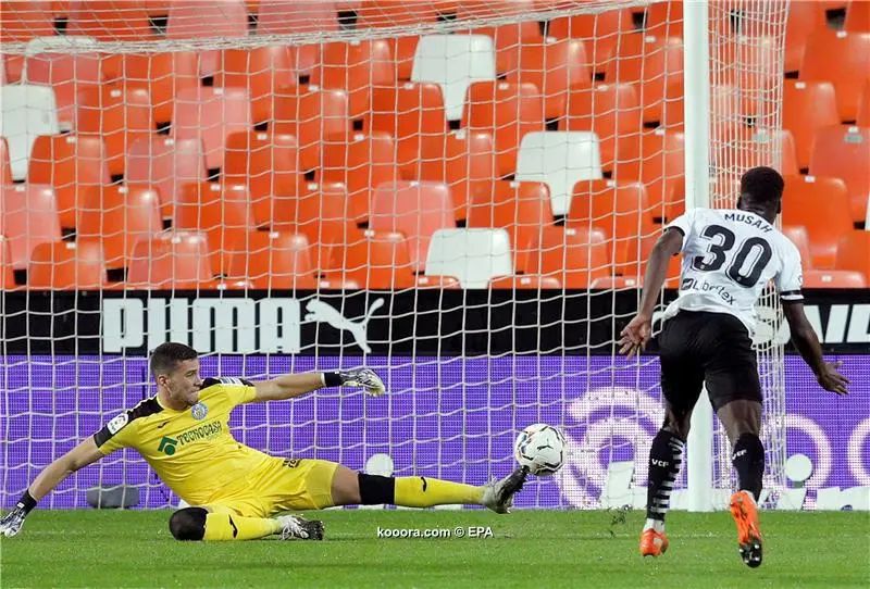 ?i=epa%2fsoccer%2f2020-11%2f2020-11-01%2f2020-11-01-08792020_epa