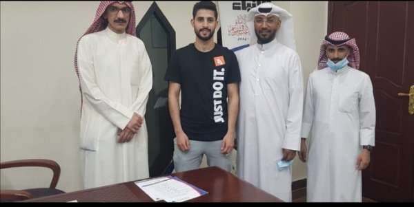 طراد يتوسط أعضاء جهاز الكرة  