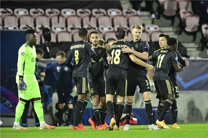 فرحة لاعبي أياكس