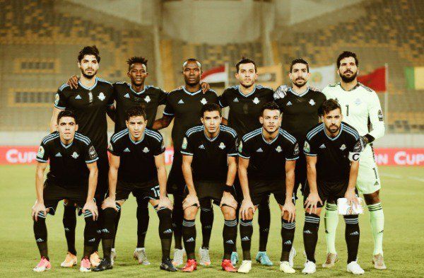 لاعبو بيراميدز 