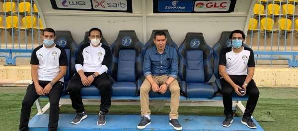 محمد بركات مع الجهاز الطبي للمنتخب