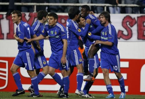 فرحة لاعبي دينامو كييف بتسجيل هدف في بشيكطاش 