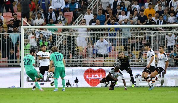 جانب من مواجهة سابقة بين الفريقين