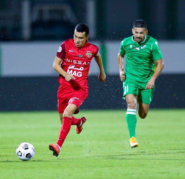 من مباراة شباب الأهلي وخورفكان