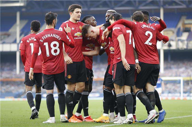 برونو فرنانديز مع لاعبي يونايتد