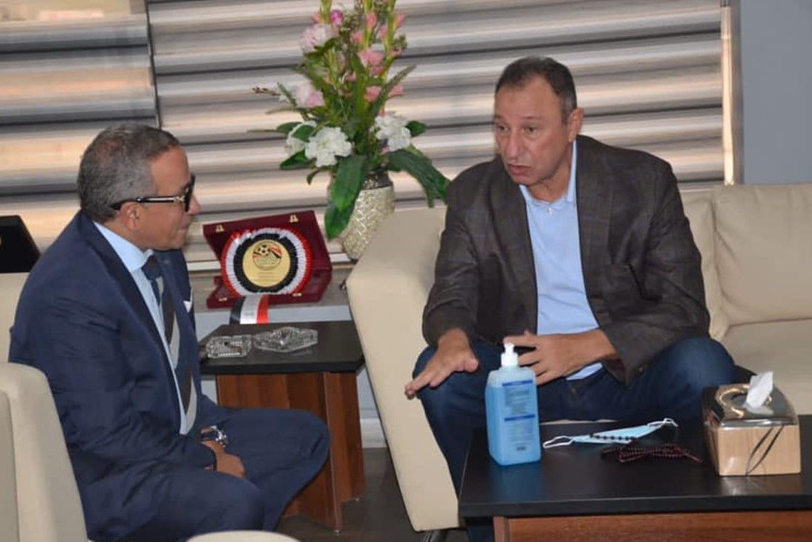 الجنايني خلال جلسته مع الجنايني