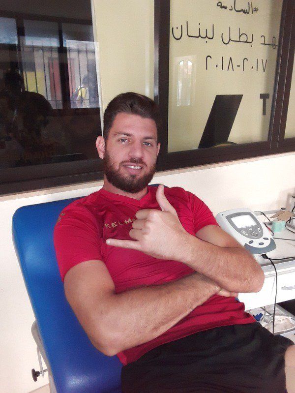 خليل خلال الجلسة الطبية