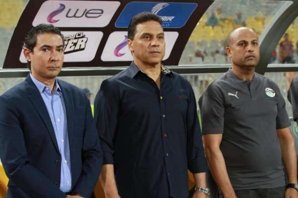 بركات مع الجهاز الفني للفراعنة