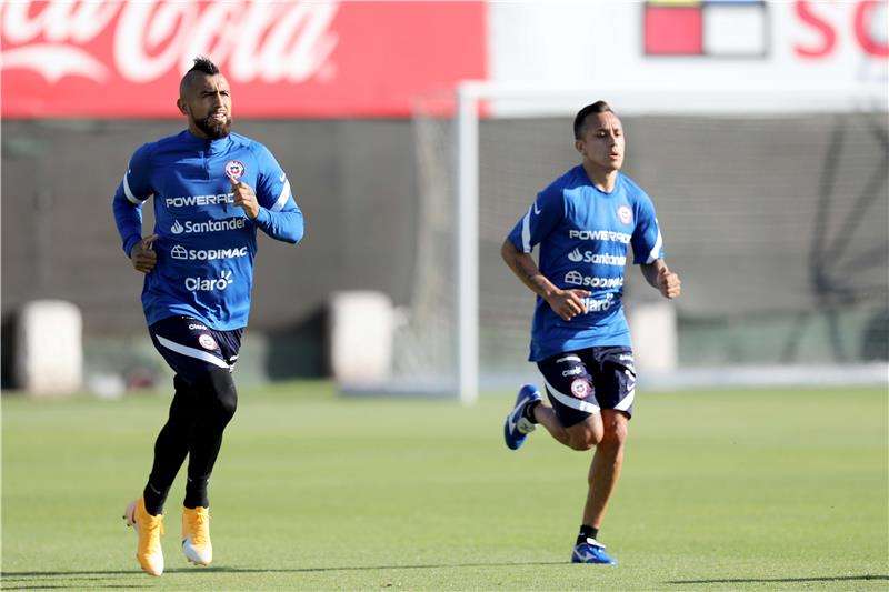 أرتورو فيدال وفابيان أوريانا