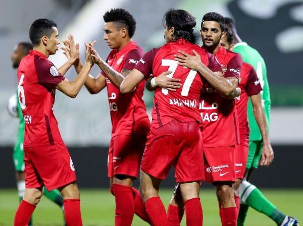 لاعبو شباب الأهلي