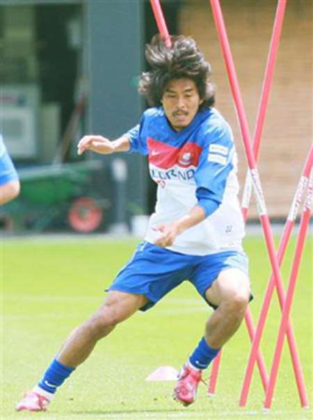 يوجي ناكازاوا في أولى تدريباته بعد شفائه من الإصابة