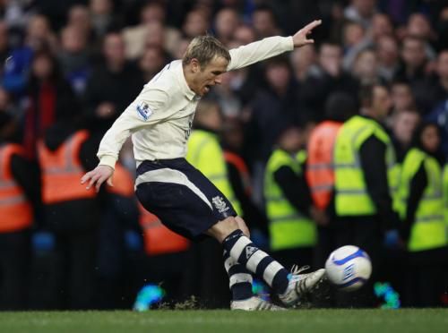2011-02-192011-02-19t153700z_01_edy06_rtridsp_3_soccer-england-cup_reuters