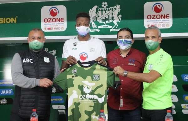 من تقديم اللاعبين