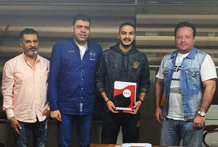  أحمد دعدور بعد توقيعه للمصري