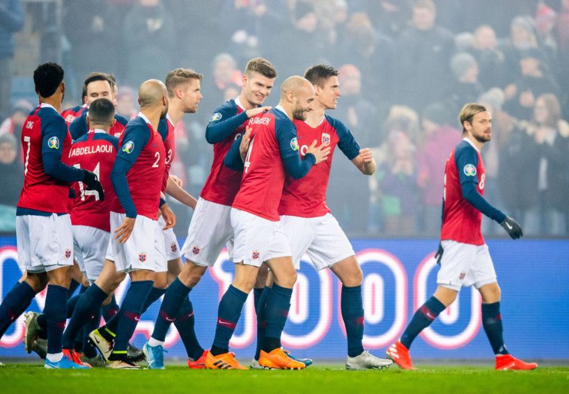 لاعبو منتخب النرويج 