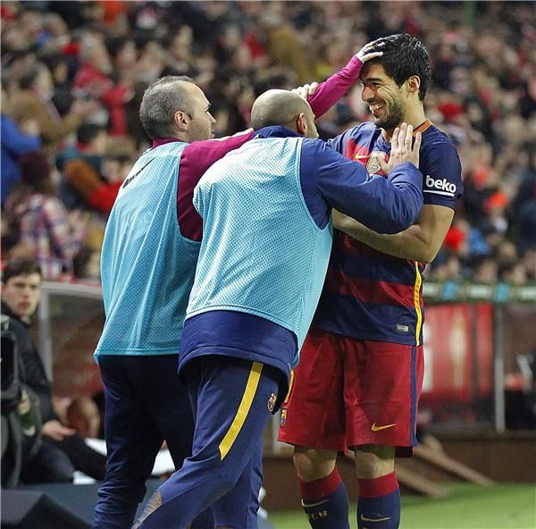 سواريز مع ماسكيرانو وإنييستا