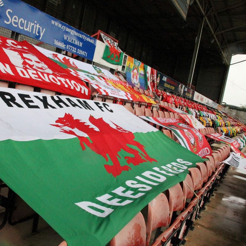 علم ريكسهام على المدرجات