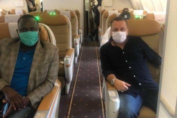 ساسي بوعون يستقبل بعثة الفريق الكاميروني