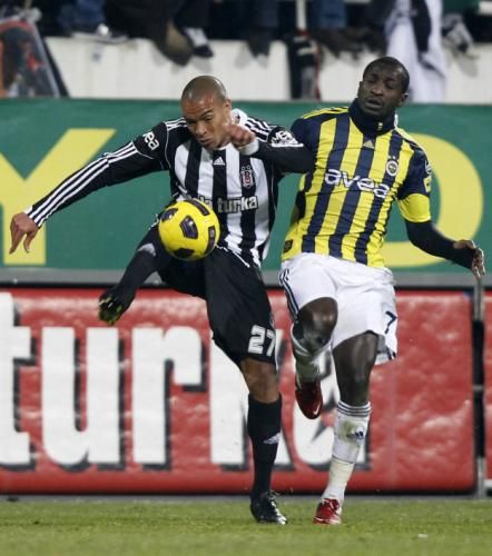 2011-02-202011-02-20t175325z_01_ist07_rtridsp_3_soccer-turkey_reuters