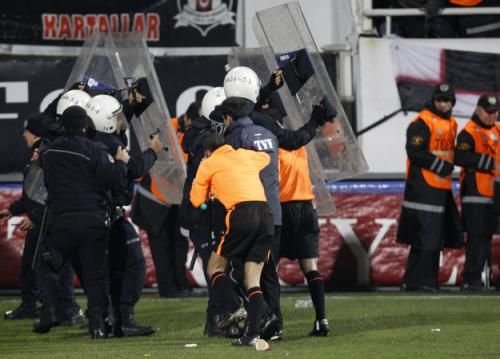 2011-02-202011-02-20t200149z_01_ist27_rtridsp_3_soccer-turkey_reuters