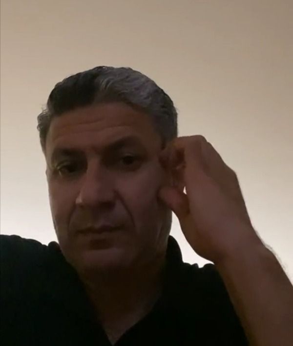 زبير بية خلال حديثه عبر إنستجرام