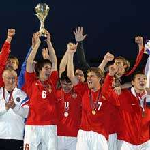 صغار روسيا يحملون كاس البطولة 