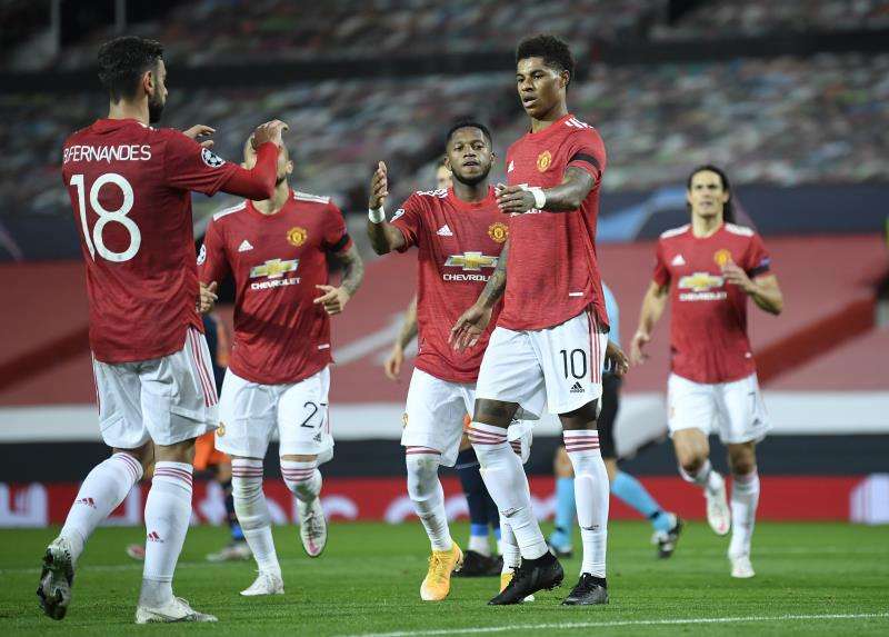 لاعبو مانشستر يونايتد يحتفلون