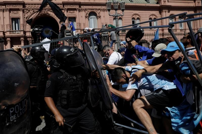 2020-11-26t183446z_958389855_rc26bk94gp5h_rtrmadp_3_soccer-argentina-maradona_reuters