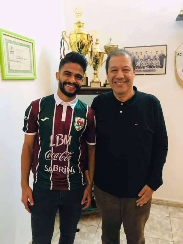 بعد توقيع العقود