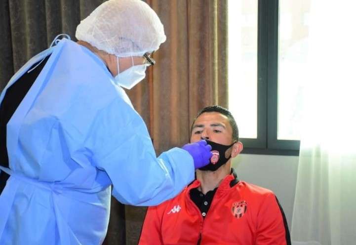 من المسحات الطبية للاعبين الجزائريين