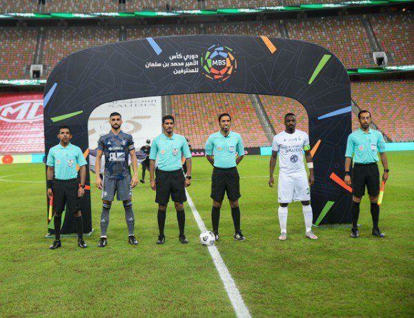 طاقم حكام مباراة الأهلي والفيصلي
