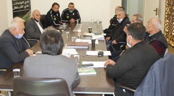 من الاجتماع مع فريق كرة القدم