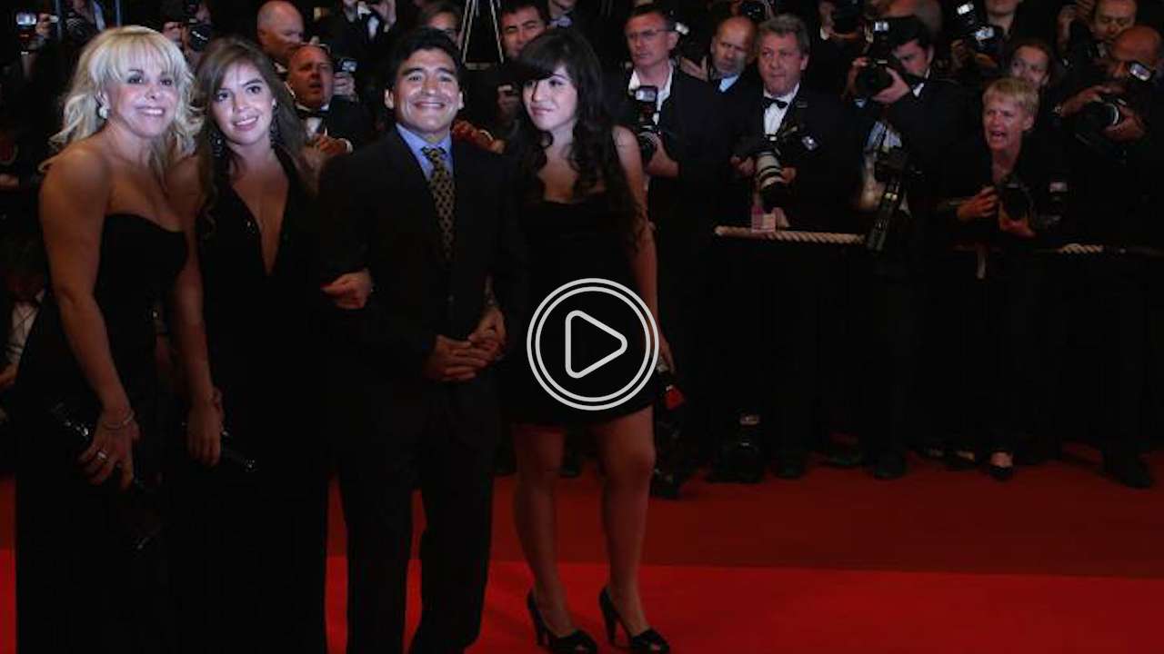 مارادونا وأسرته