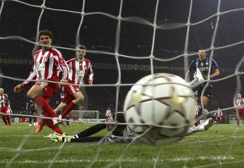2011-02-232011-02-23t215701z_01_mxr03_rtridsp_3_soccer-champions_reuters
