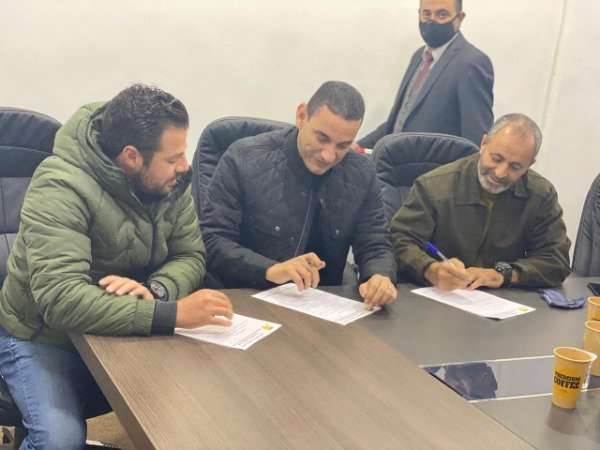 اللحام لحظة التوقيع