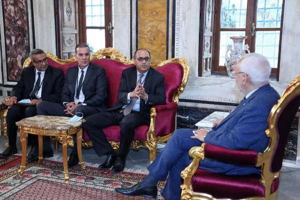   المكشر في اجتماع اليوم 