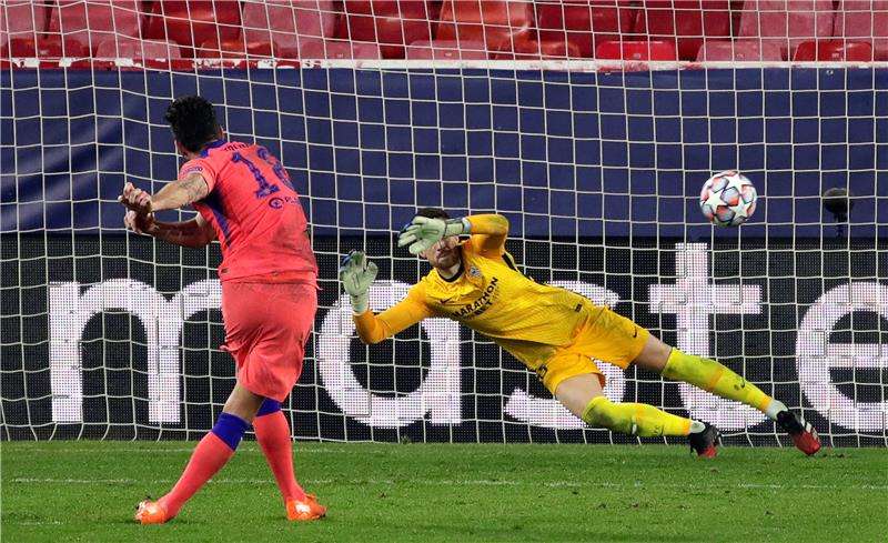 جيرو يسجل الهدف الرابع