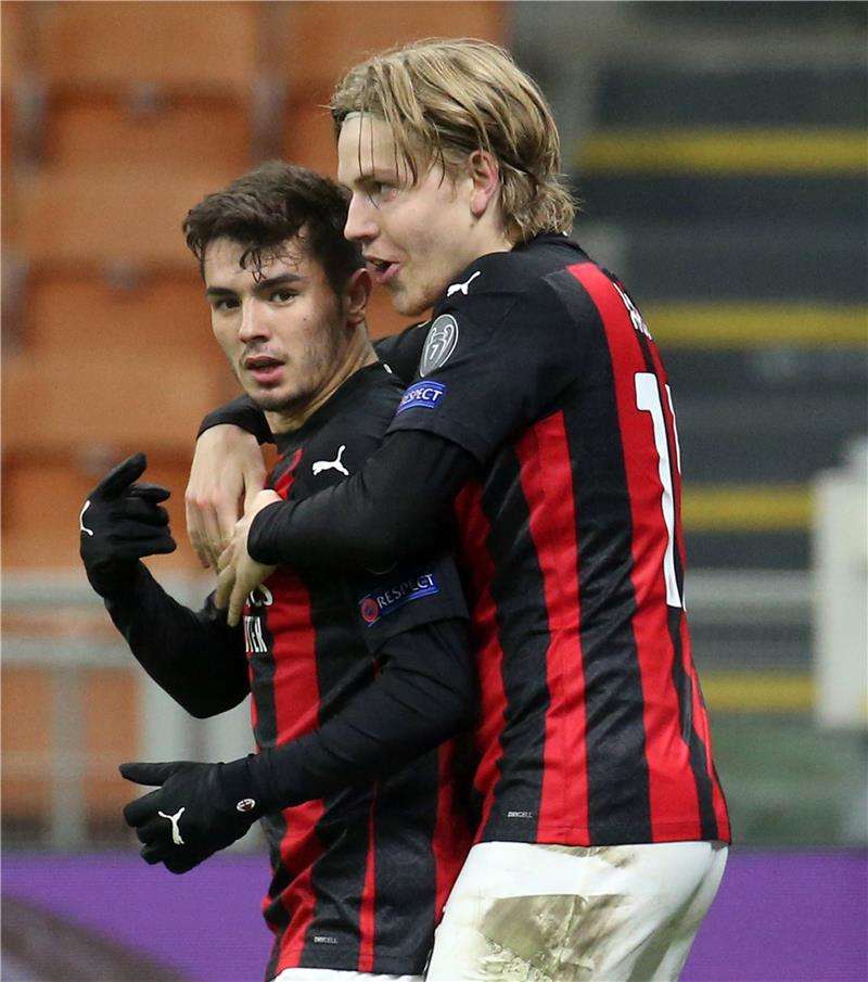 فرحة لاعبي ميلان