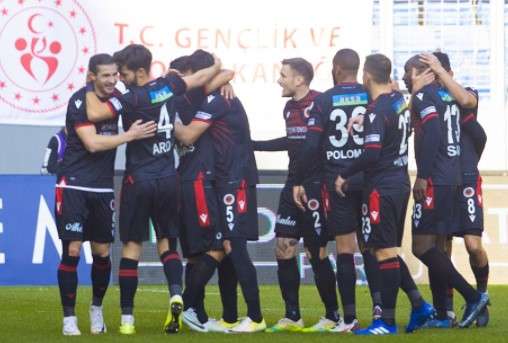 فرحة لاعبي جينتشلاربيرليجي