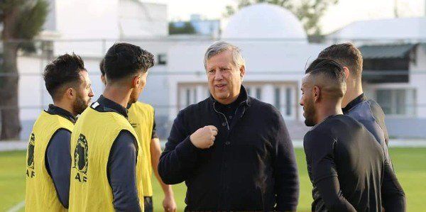 حمدي المدب خلال زيارته اليوم للفريق 
